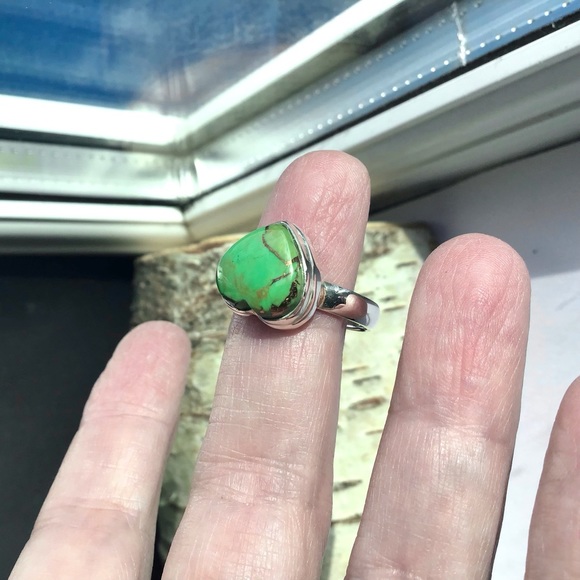 Green Turquoise Ring. Solid 925 Silver with Natural Green Turquoise Heart shape. - Picture 10 of 16